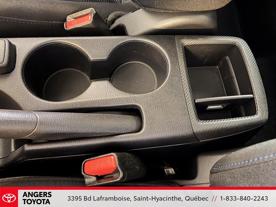 Toyota Yaris Hatchback LE 2020-13