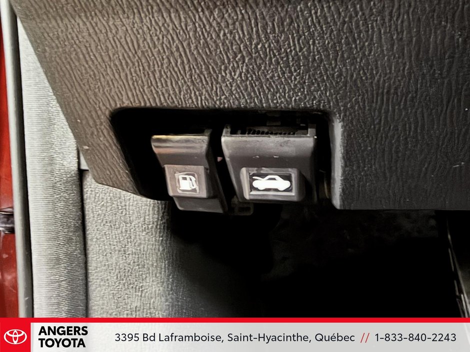 Toyota Yaris Hatchback LE 2020-10
