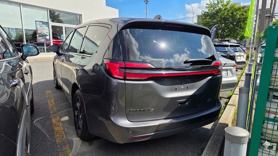 Chrysler Pacifica Hybrid Limited 2023-2