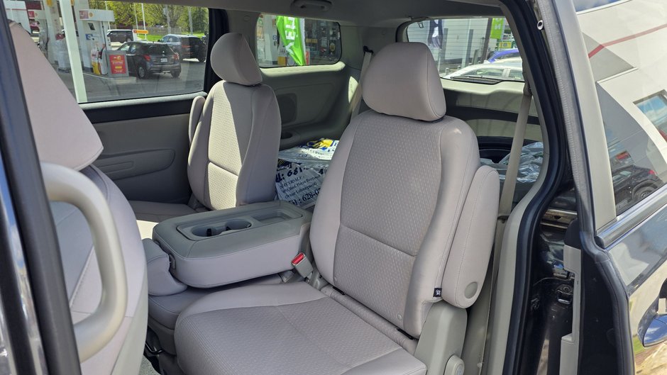 Kia Sedona LX 2018-3