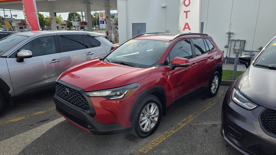 2023 Toyota Corolla Cross LE-0