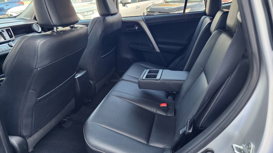 Toyota RAV4 Limited 2015-6