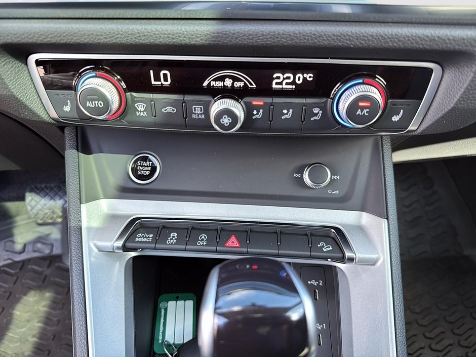 2022 Audi Q3 Komfort Quattro Toit-Panoramique-13
