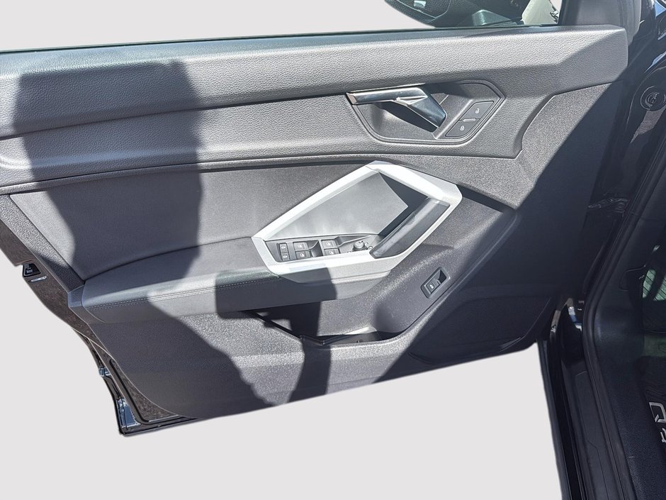 2022 Audi Q3 Komfort Quattro Toit-Panoramique-10