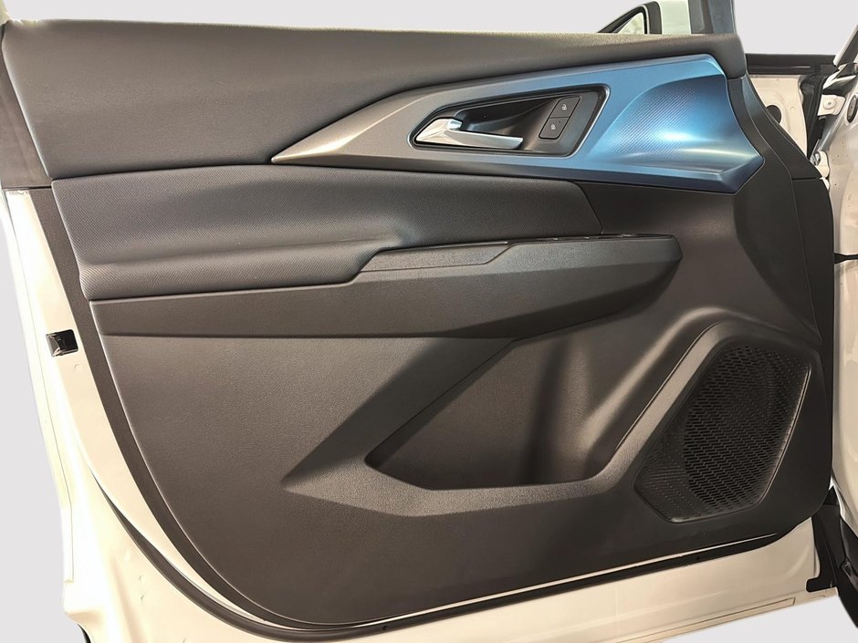 2025 Chevrolet Equinox EV LT2-10