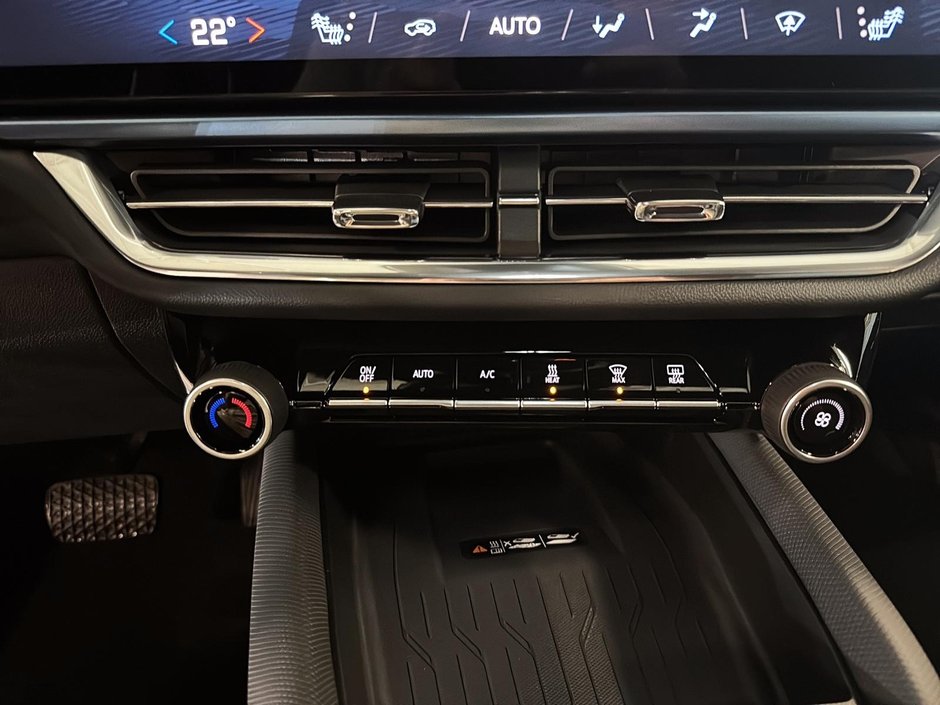 2025 Chevrolet Equinox EV LT2-13