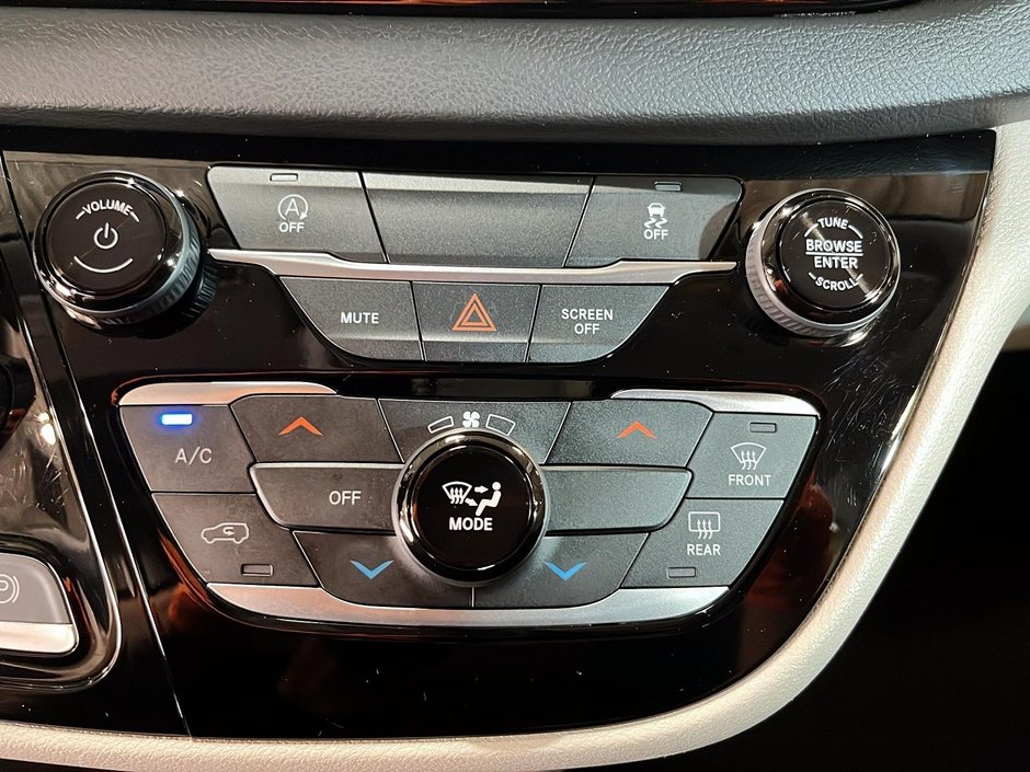 Chrysler Grand Caravan SXT 2024-13