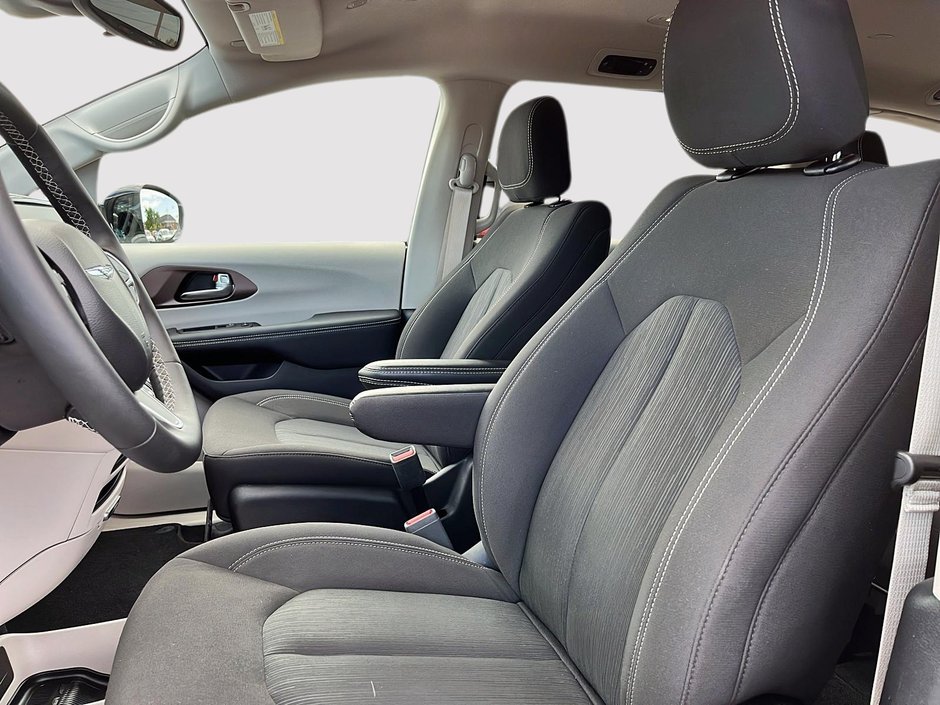 Chrysler Grand Caravan SXT 2024-8