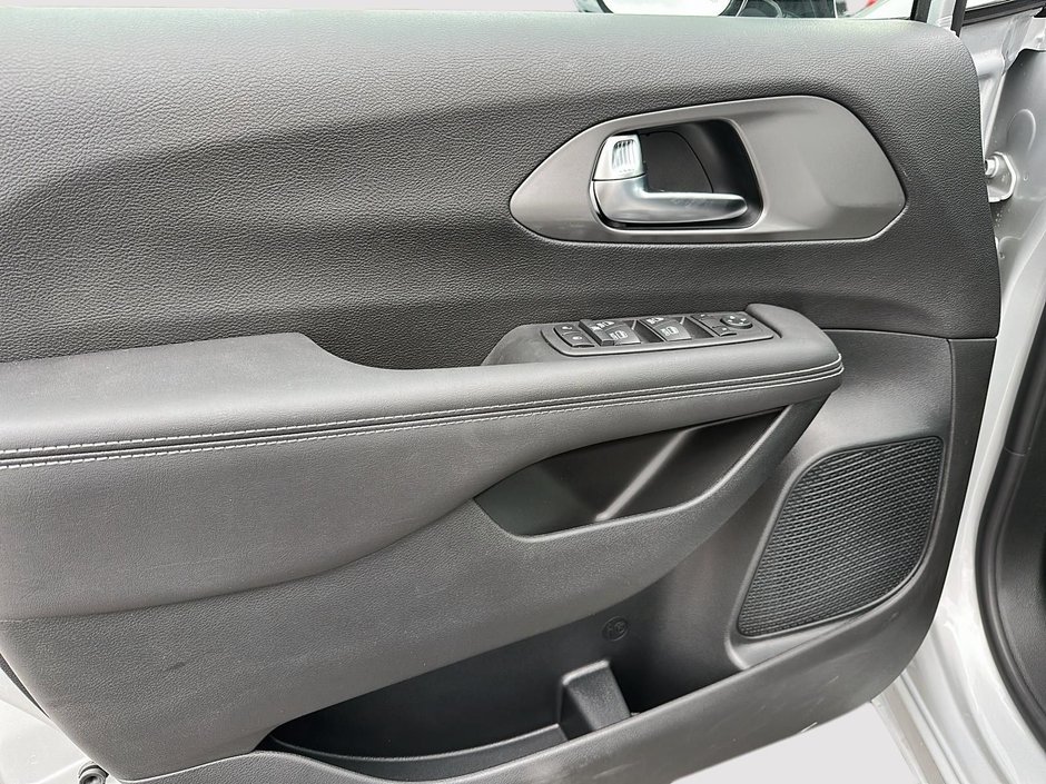 Chrysler Grand Caravan SXT 2026-14