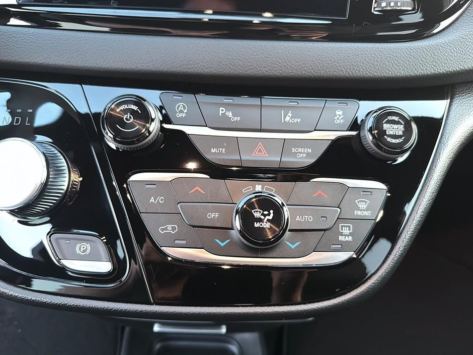 Chrysler Grand Caravan SXT 2026-12