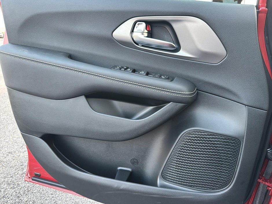 Chrysler Grand Caravan SXT 2026-14