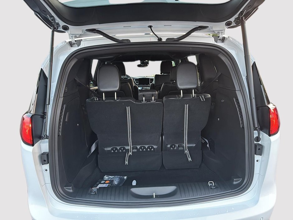 2027 Chrysler Grand Caravan SXT-6