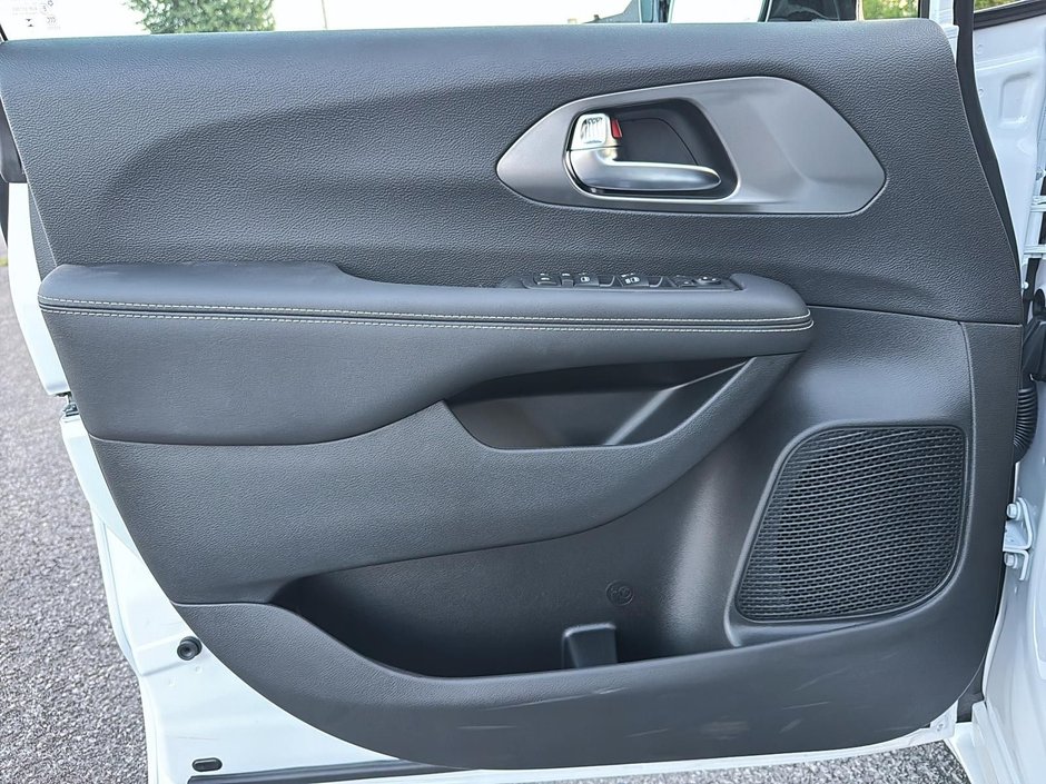 2027 Chrysler Grand Caravan SXT-12