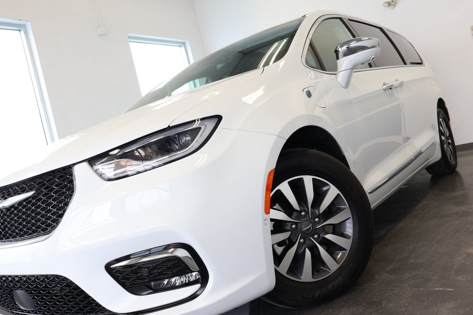 2022 Chrysler Pacifica Hybrid LIMITED Hybrid-Branchable-1