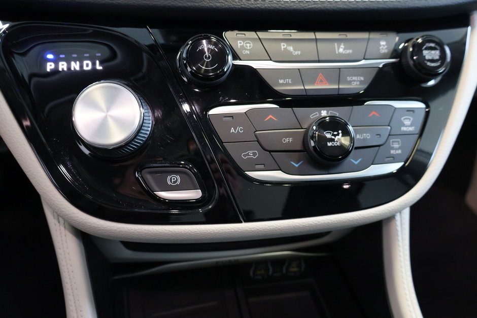 2022 Chrysler Pacifica Hybrid LIMITED Hybrid-Branchable-17