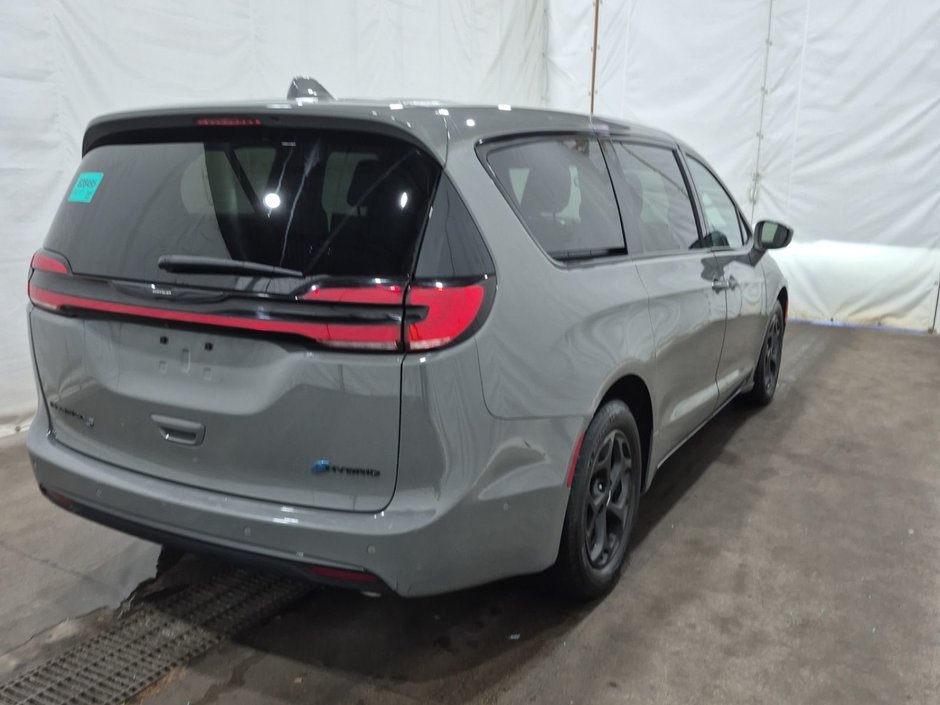 2022 Chrysler Pacifica Hybrid Touring L Plus Ensemble S - Branchable-6