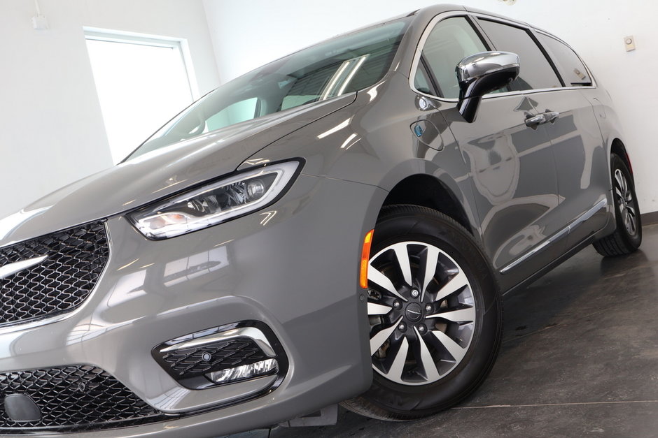 2023 Chrysler Pacifica Hybrid Limited Hybrid Branchable-1