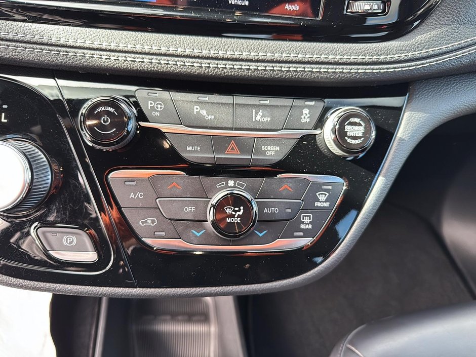 2023 Chrysler Pacifica Hybrid Touring L-13