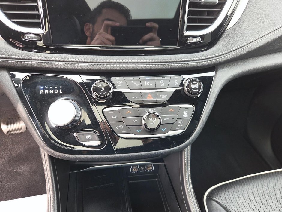 2022 Chrysler Pacifica Limited AWD Apparence S-14