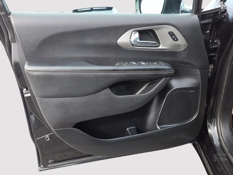 2022 Chrysler Pacifica Limited AWD Apparence S-10