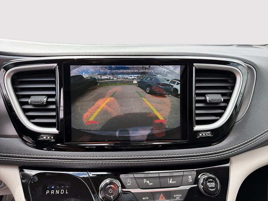 Chrysler Pacifica Touring L 2022-16