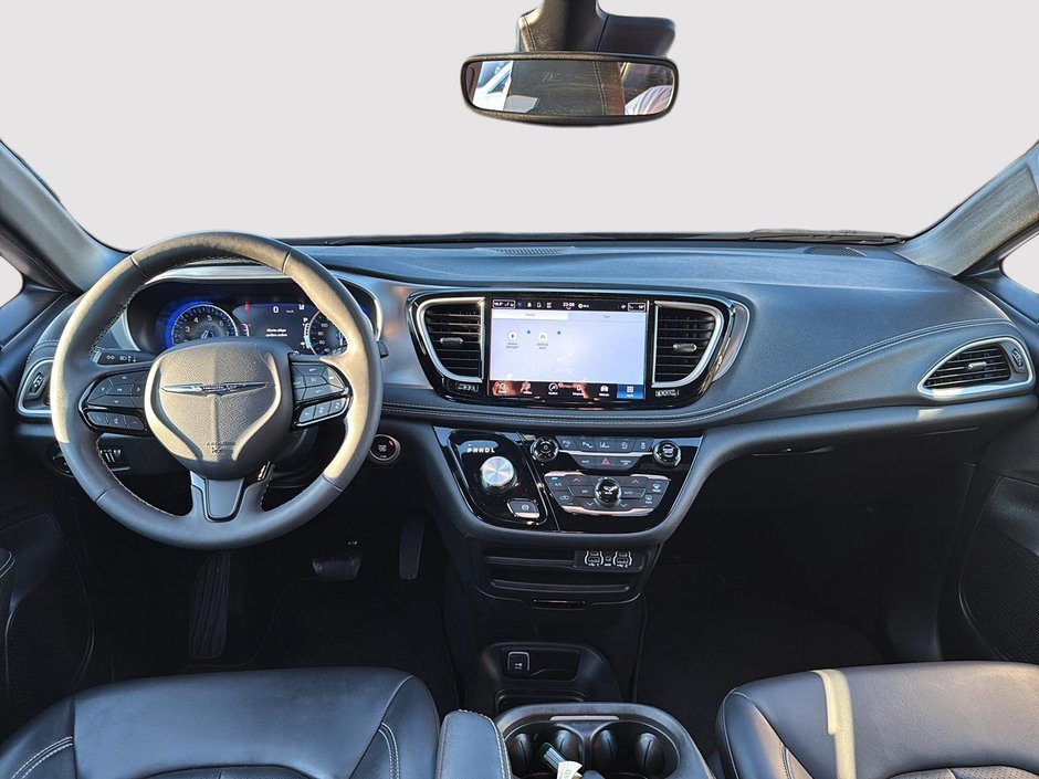 Chrysler Pacifica Touring L 2023-9