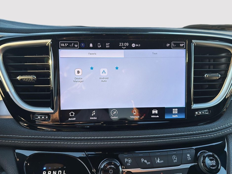 Chrysler Pacifica Touring L 2023-17