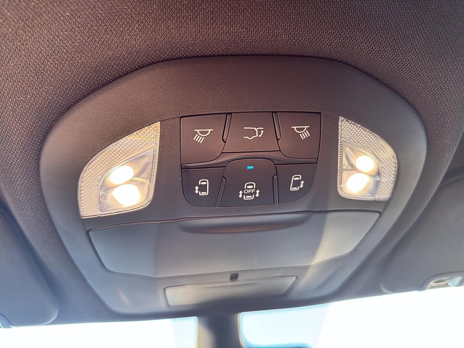 Chrysler Pacifica Touring L 2023-15