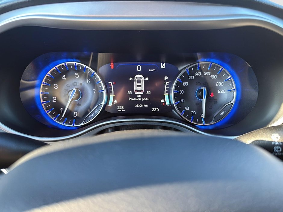 Chrysler Pacifica Touring L 2023-12