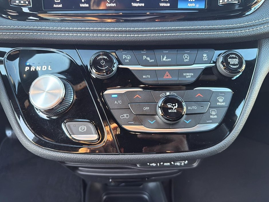 Chrysler Pacifica Touring L 2023-13