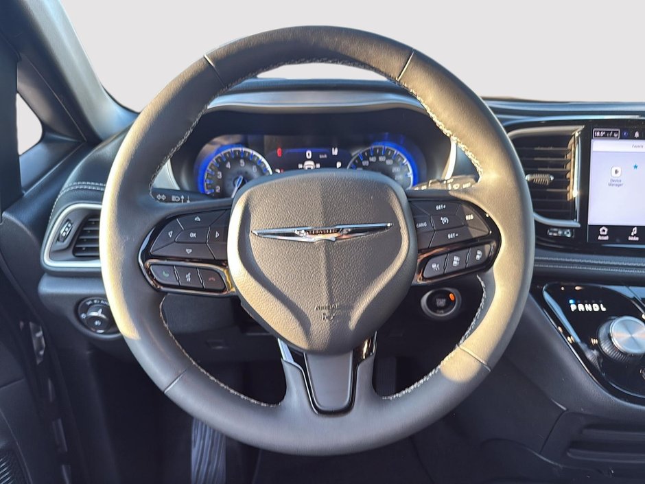 Chrysler Pacifica Touring L 2023-11