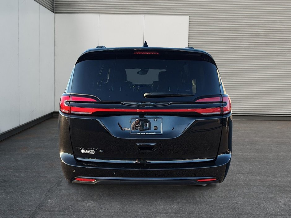 Chrysler Pacifica Touring L 2023-2