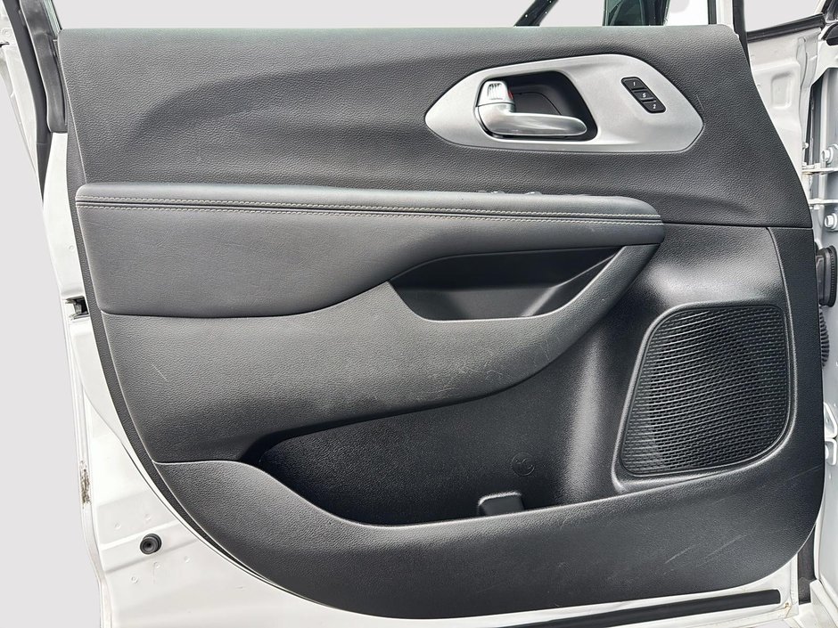 2024 Chrysler Pacifica Touring-L Apparence S-10