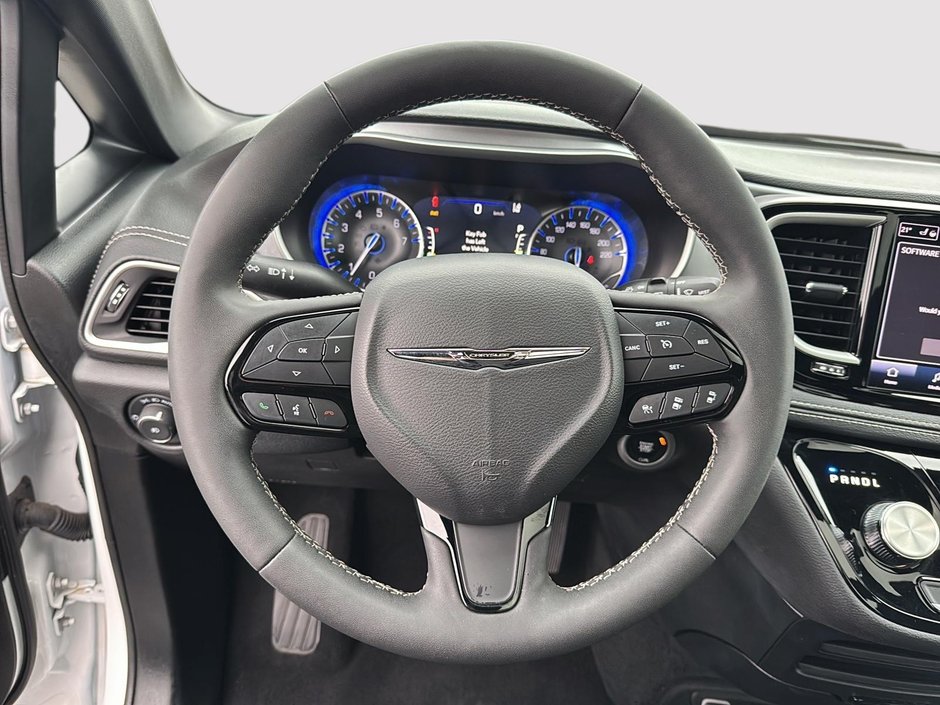 2024 Chrysler Pacifica Touring-L Apparence S-11