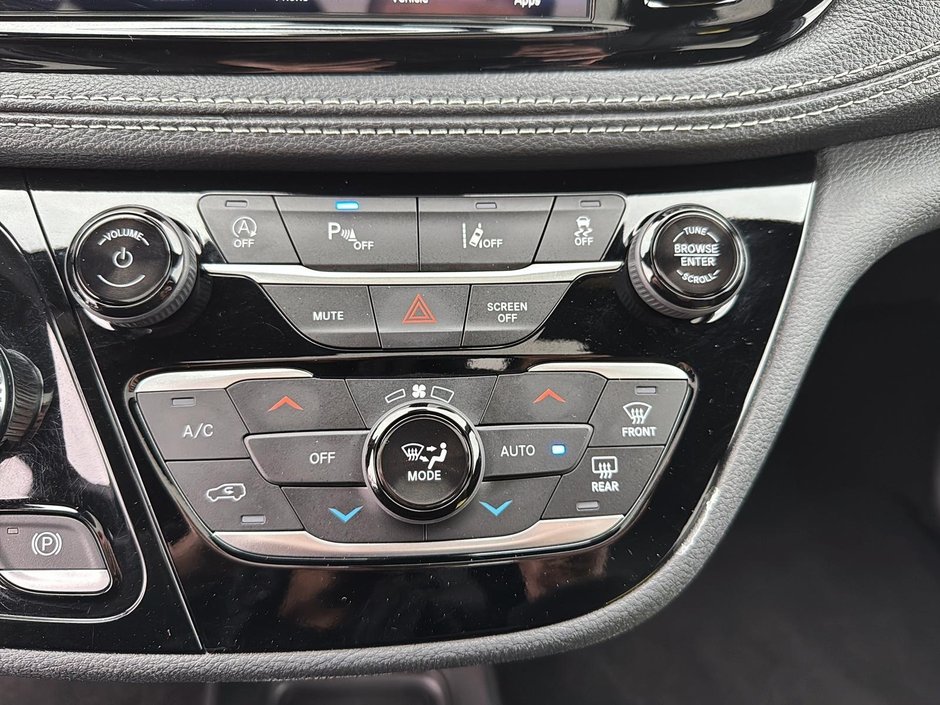 2024 Chrysler Pacifica Touring-L Apparence S-13