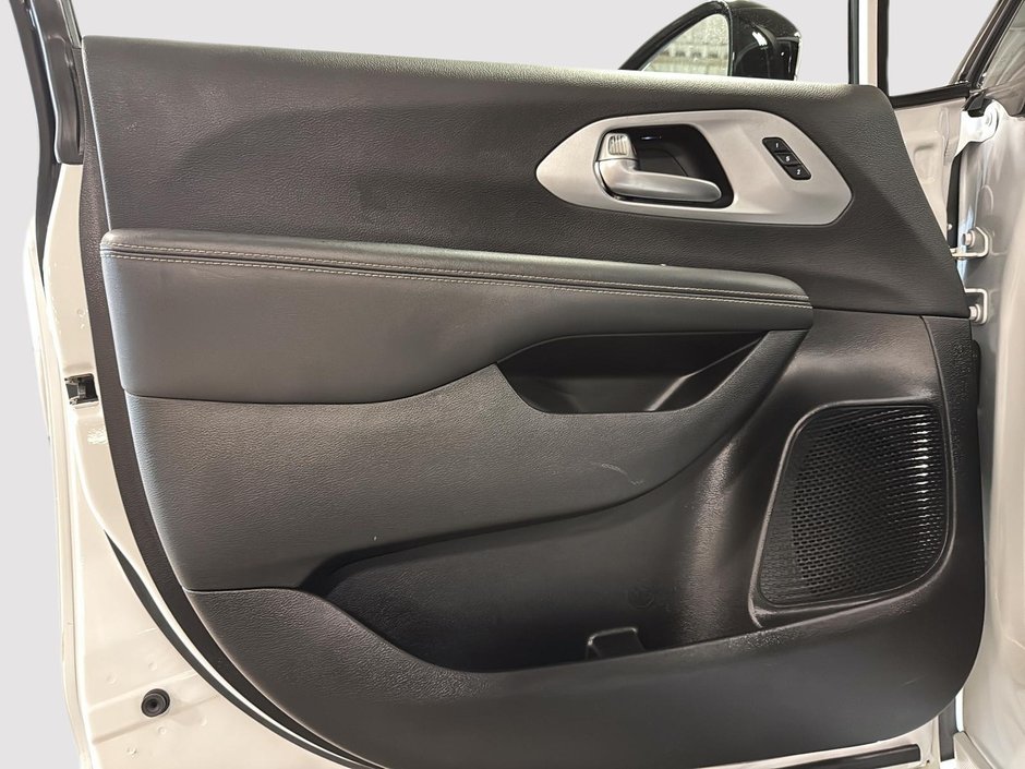 2024 Chrysler Pacifica Touring-L Apparence S-10