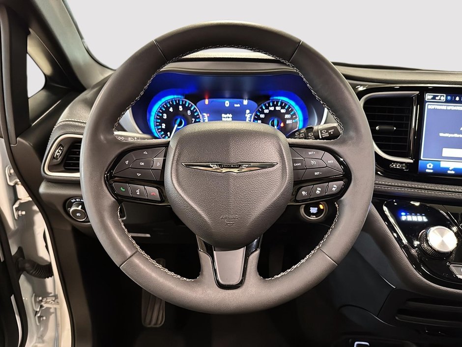 2024 Chrysler Pacifica Touring-L Apparence S-11