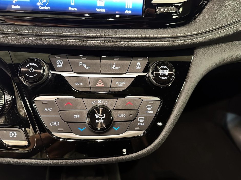 2024 Chrysler Pacifica Touring-L Apparence S-13