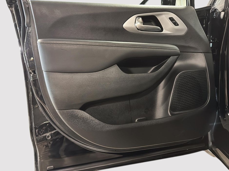 2024 Chrysler Pacifica Touring-L Apparence S-10