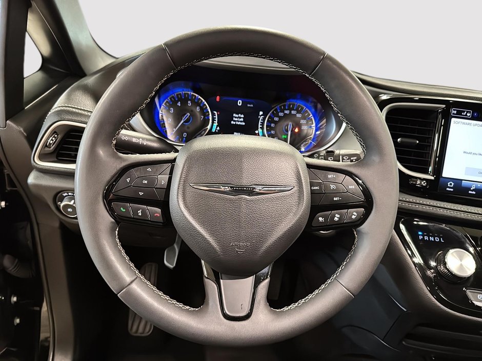 2024 Chrysler Pacifica Touring-L Apparence S-11