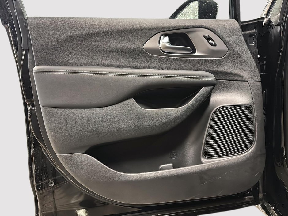 Chrysler Pacifica SELECT AWD 2026-10