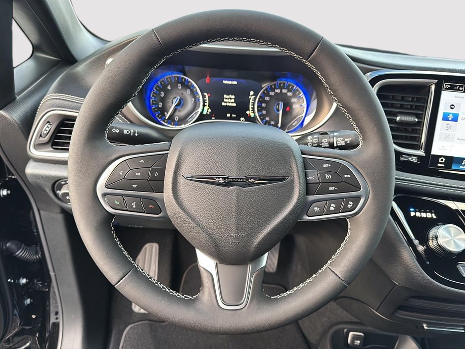 2026 Chrysler Pacifica SELECT AWD-11