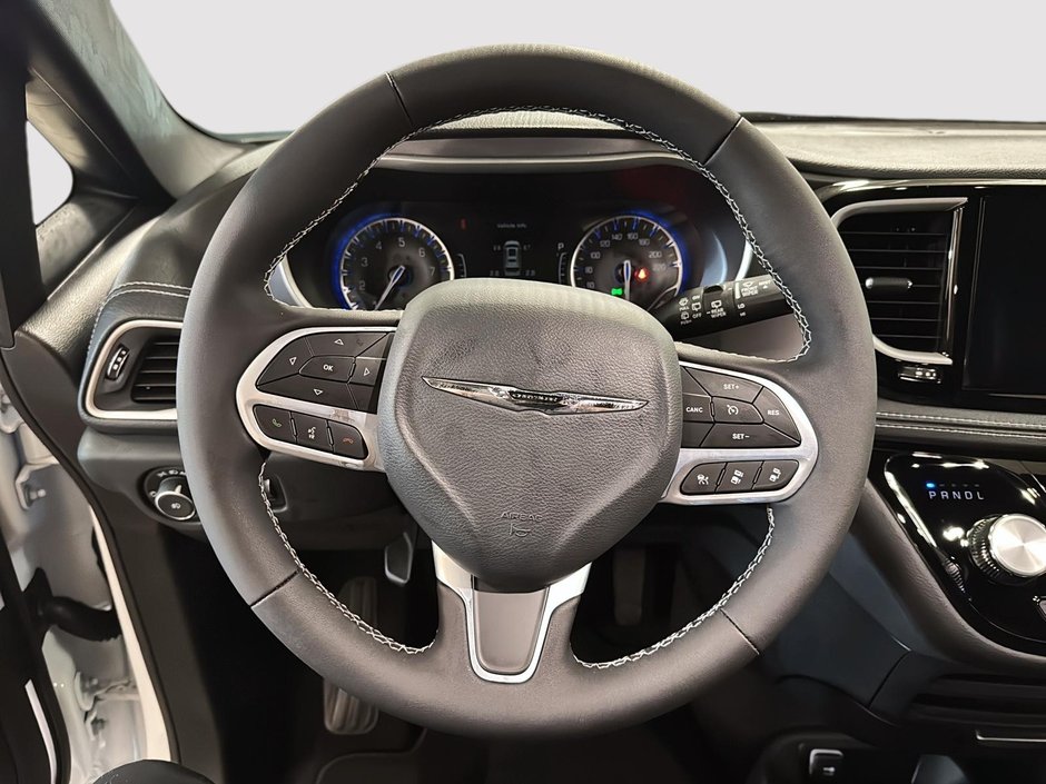 Chrysler Pacifica SELECT 2026-11