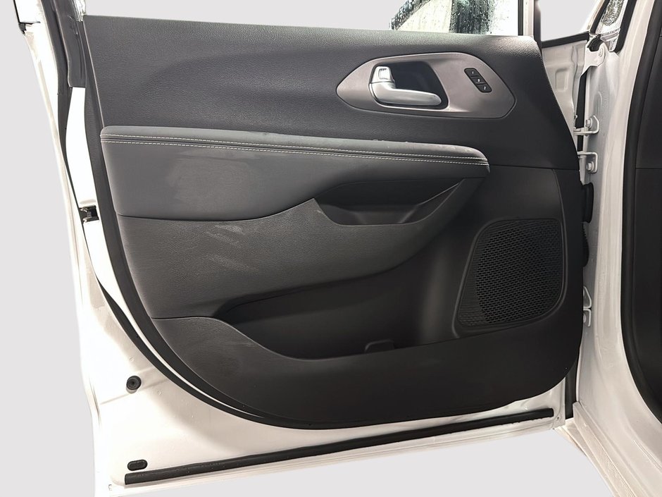 Chrysler Pacifica SELECT 2026-10