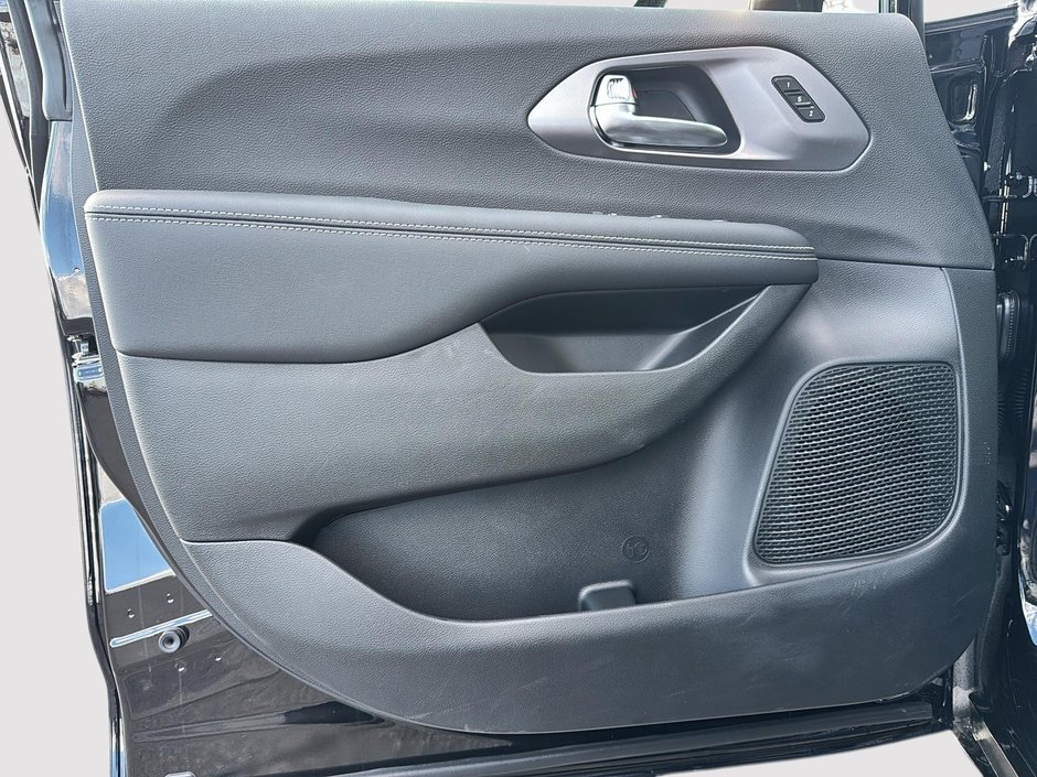 2026 Chrysler Pacifica SELECT-10