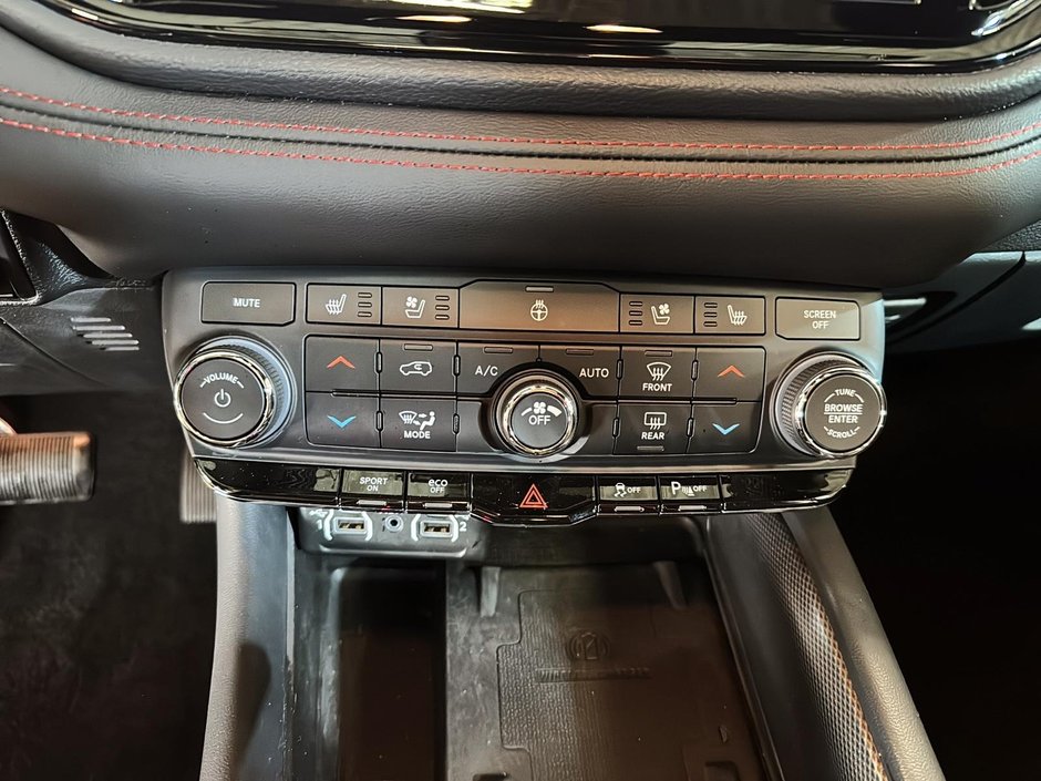 2024 Dodge Durango R/T AWD // BLACKTOP-13