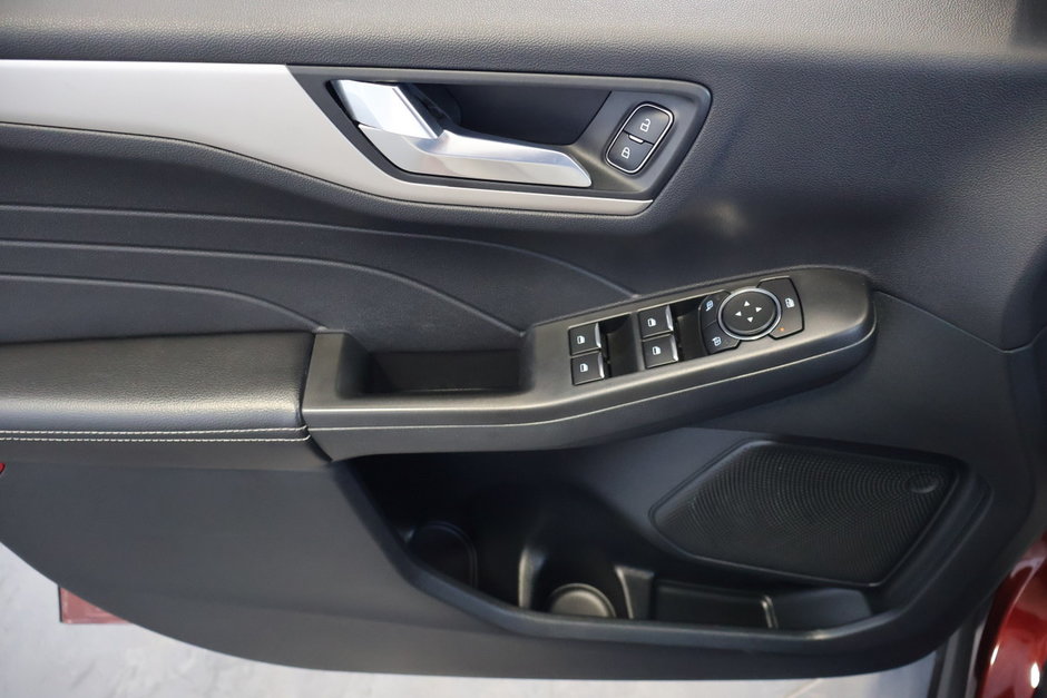 Ford Escape SEL Plug-In Hybrid Toit-Panoramique 2021-16