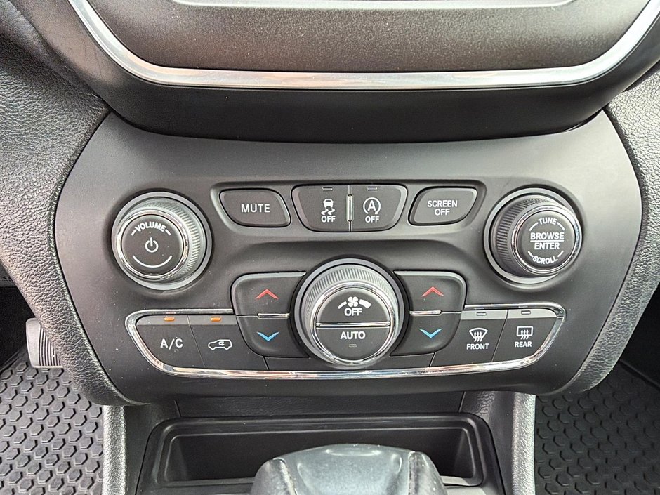 Jeep Cherokee Trailhawk 2021-13