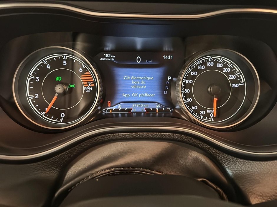 Jeep Cherokee Altitude 2023-10