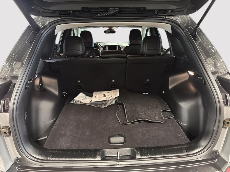 Jeep Cherokee Altitude 2023-5